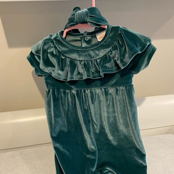 Baby velvet jumpsuit with matching headband - Picture 2 of 2